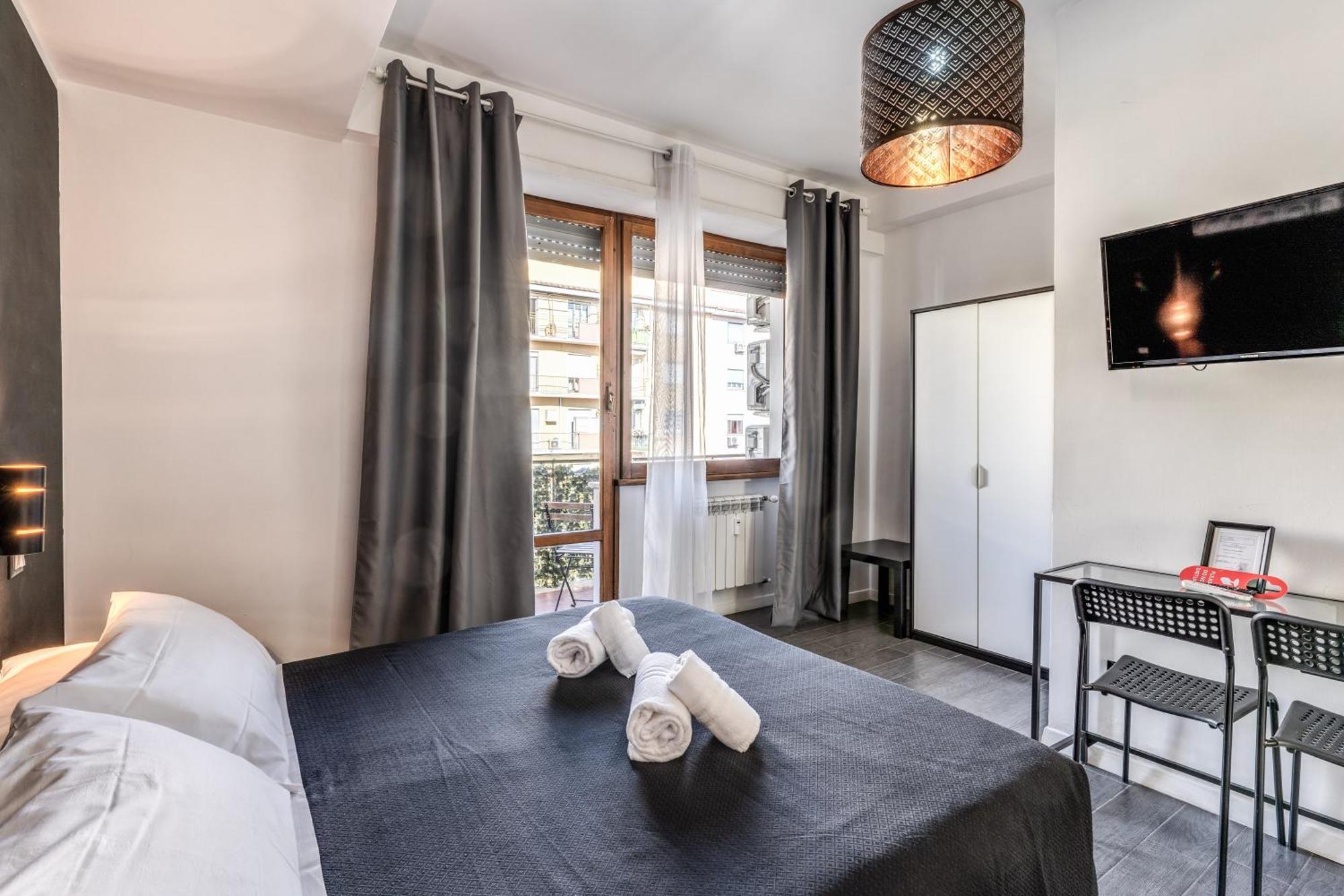 Radio Hotel — Photos 3